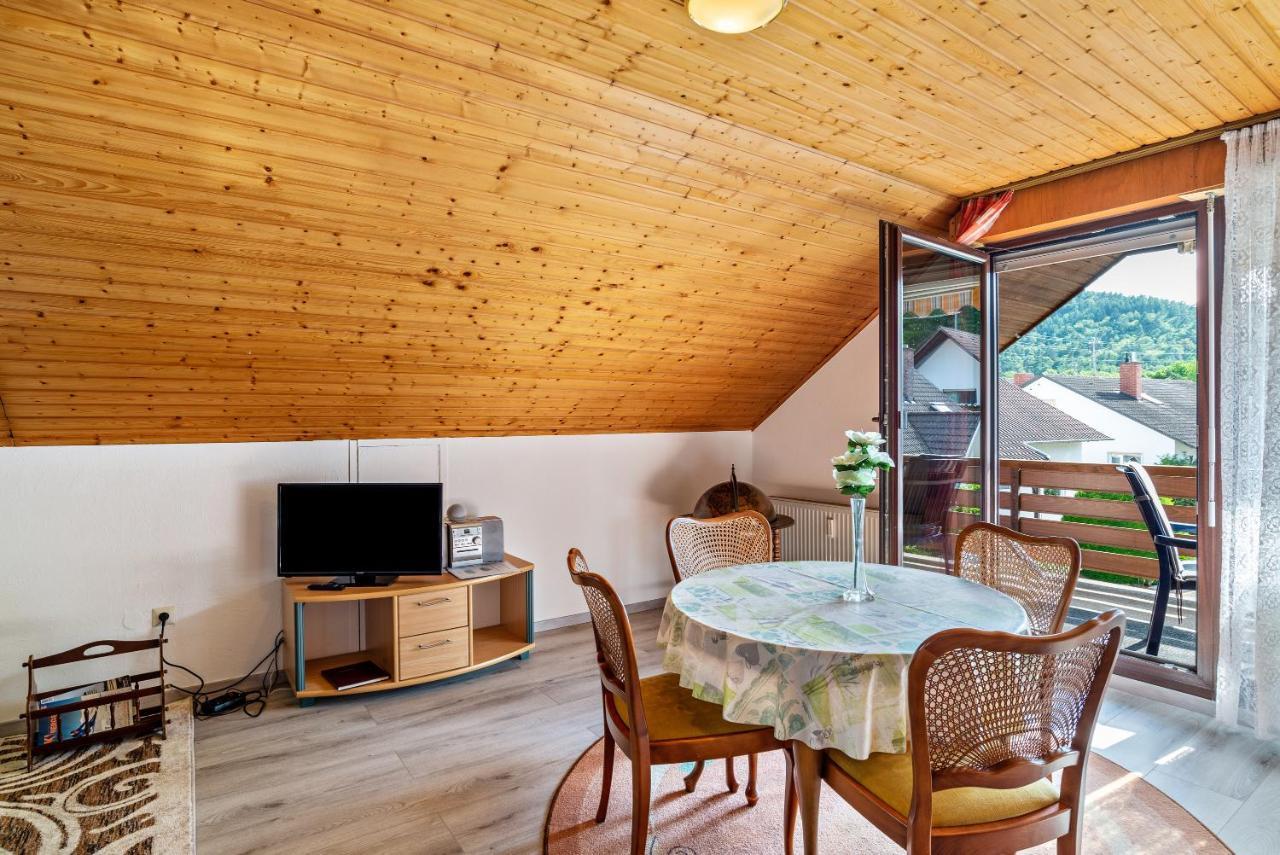 Haus Guenter Und Valeria Apartment Gossersweiler-Stein Luaran gambar