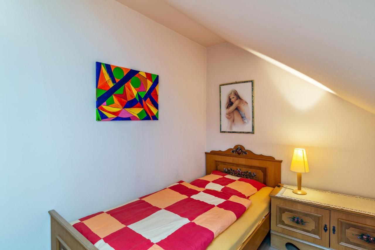 Haus Guenter Und Valeria Apartment Gossersweiler-Stein Luaran gambar